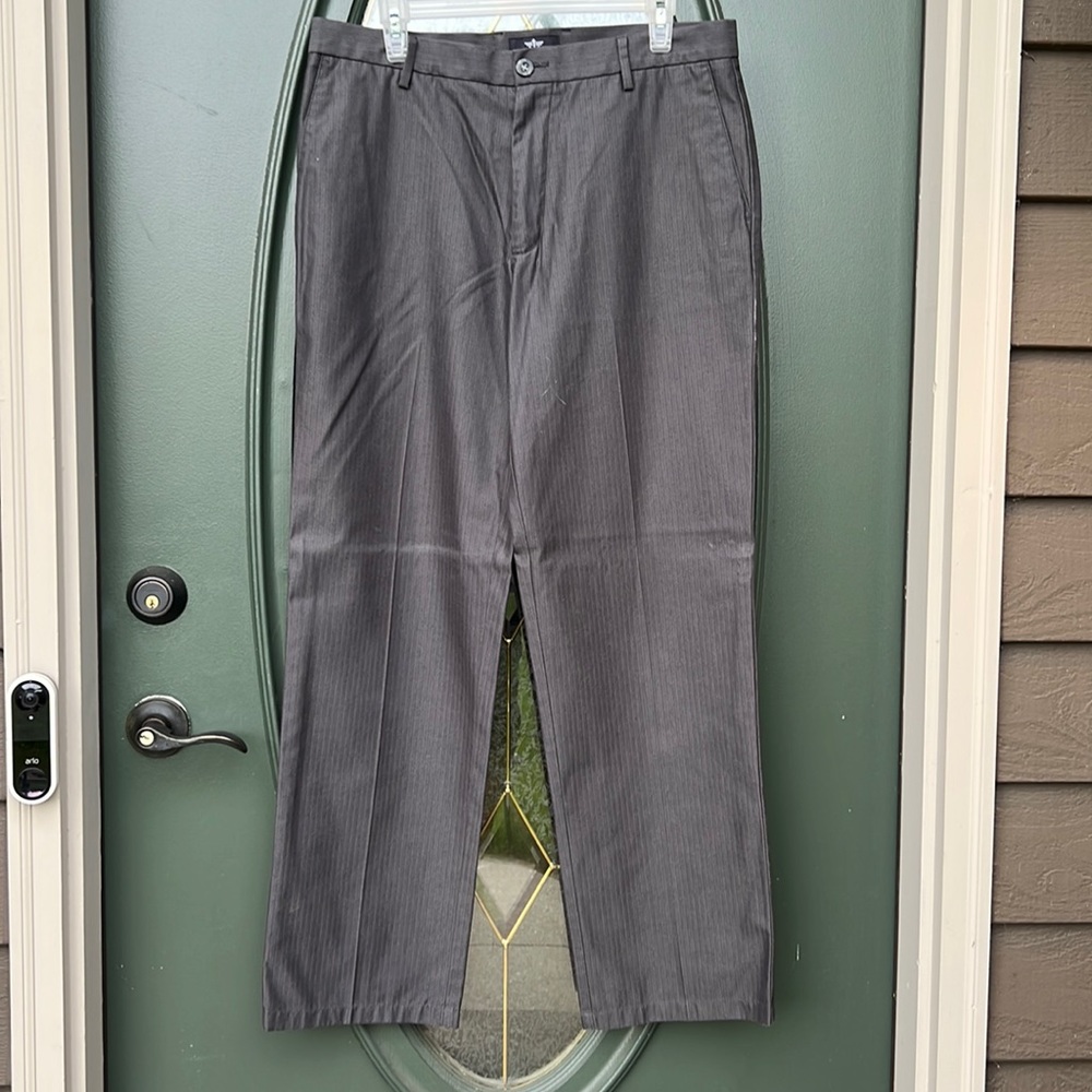 Dockers Straight Fit, flat front khaki size W34 L32
